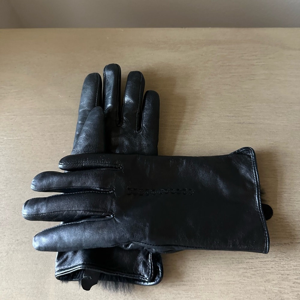 Saks Fifth Avenue Black leather gloves with fur trim #winteraccessories